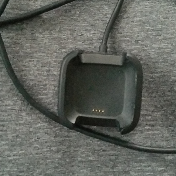 Fitbit Versa Charger - Picture 2 of 4